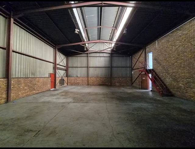 300M² WAREHOUSE TO LET IN WADEVILLE